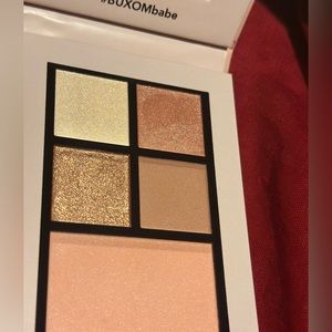 “EYE AND CHEEK PALETTE “STRAIGHT UP”